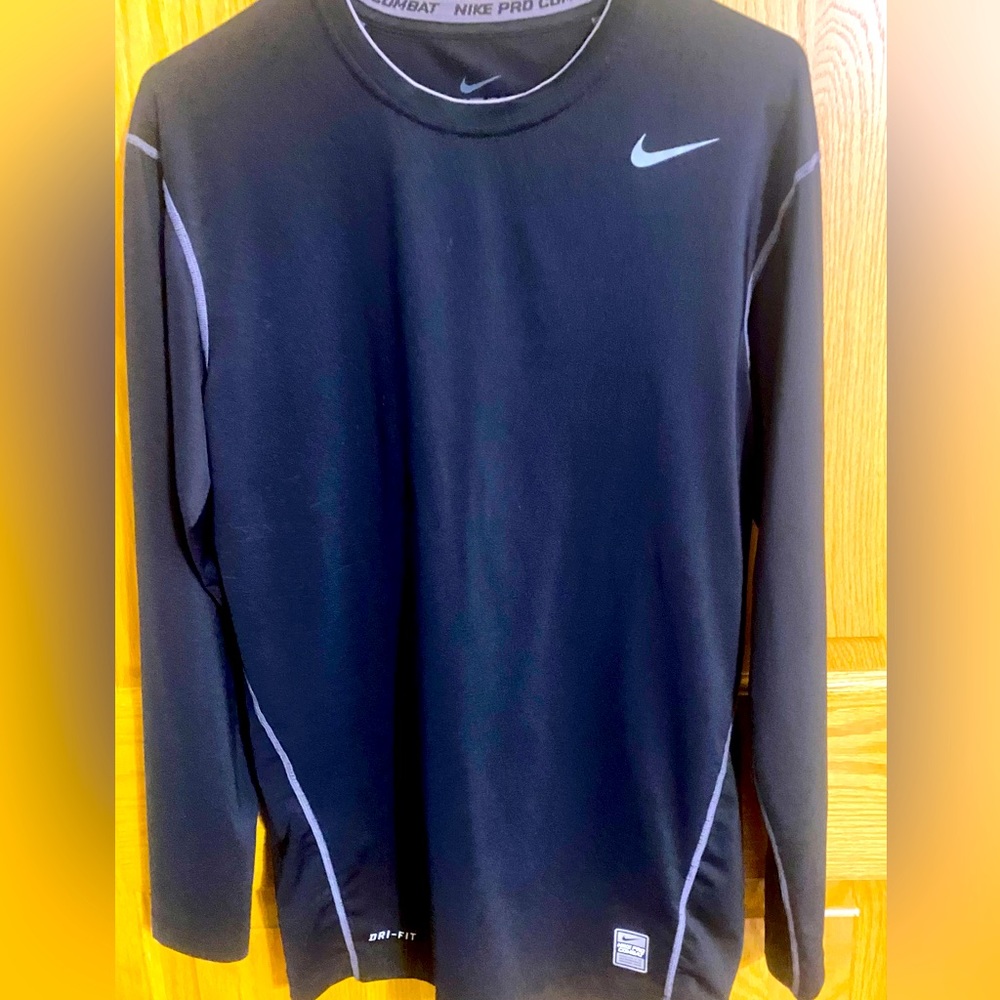 Nike Compression Shirt. Black XXL, Very good condition, worn maybe twice